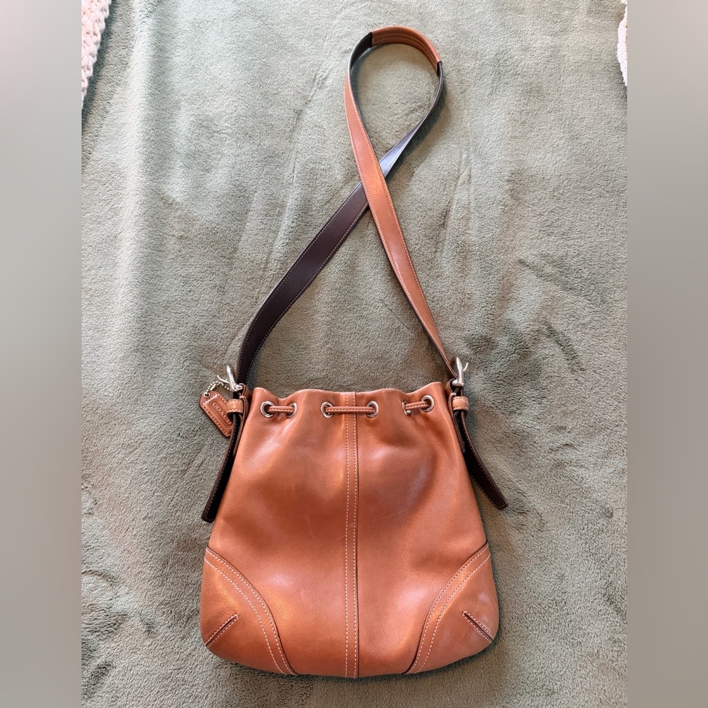 Coach Berkeley drawstring bag in light brown leat… - image 4
